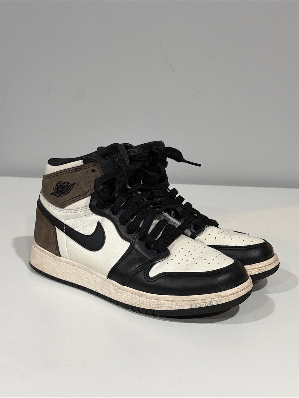 Nike Air Jordan 1 Moca Retro High OG - Black/White/Taupe